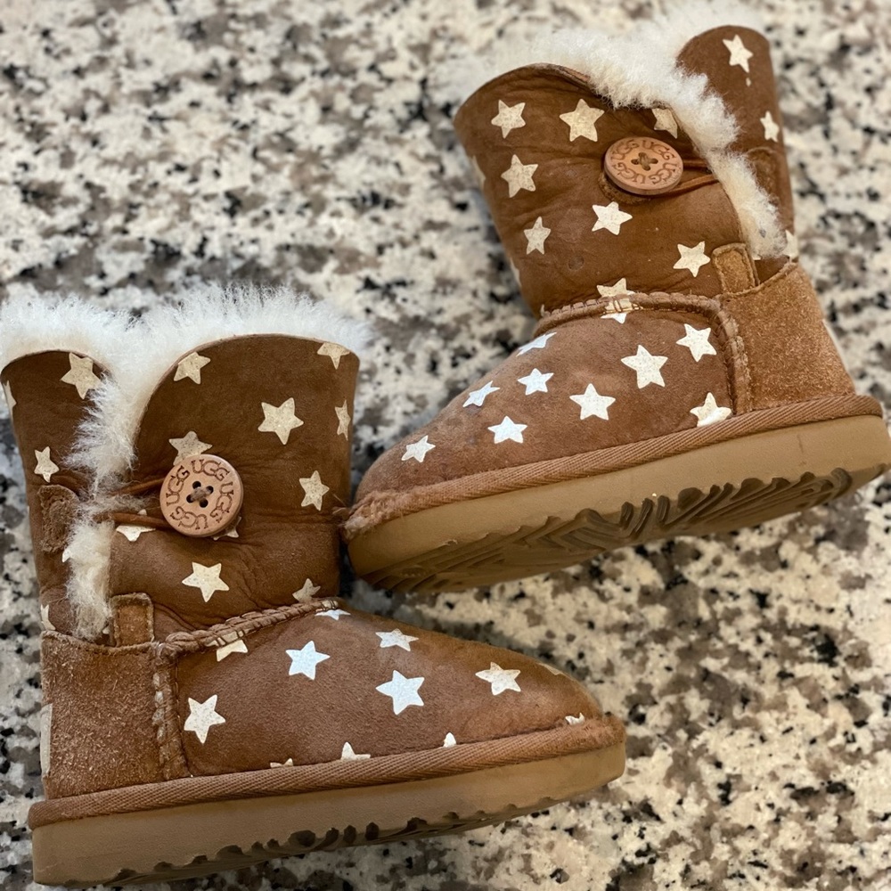 Toddler UGG star button boots size 6